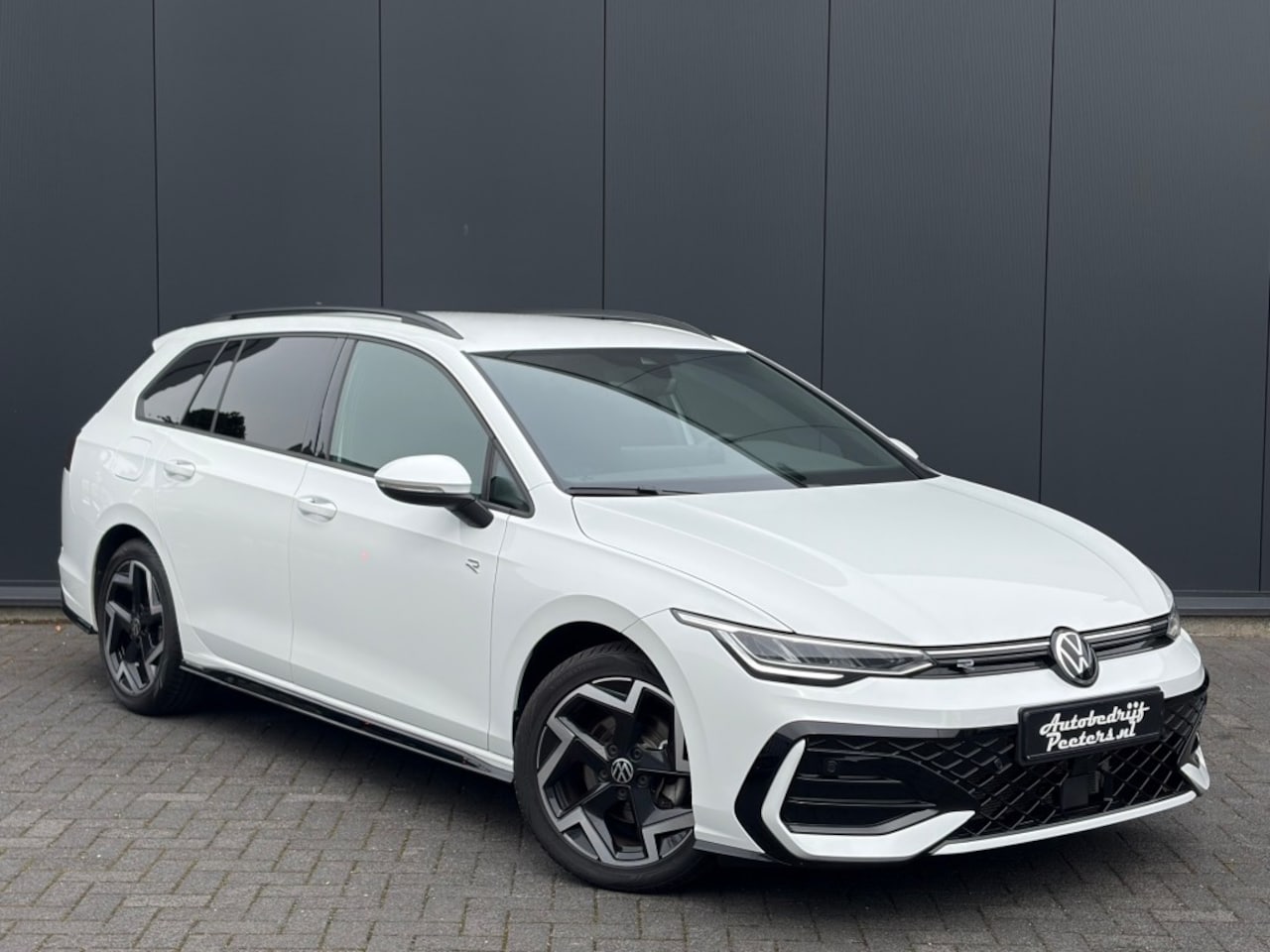 Volkswagen Golf Variant - Variant 1.5 TSI 150pk R-Line DSG ACC V-Cockpit Camera Sfeerlicht - AutoWereld.nl