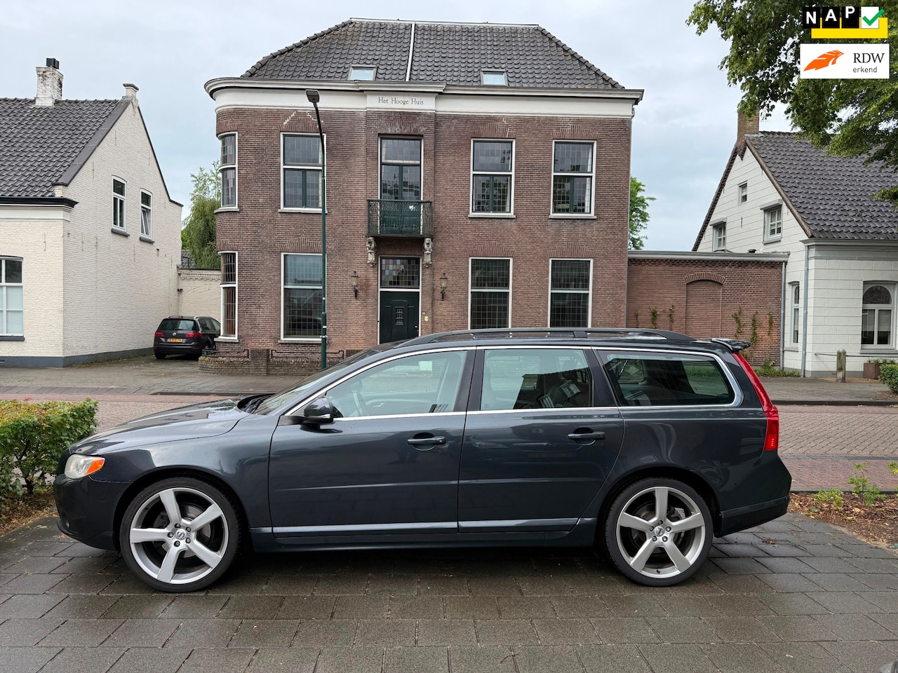 Volvo V70 - 1.6 T4 Limited Edition AUTOMAAT LEER DEALER ONDERHOUDEN - AutoWereld.nl