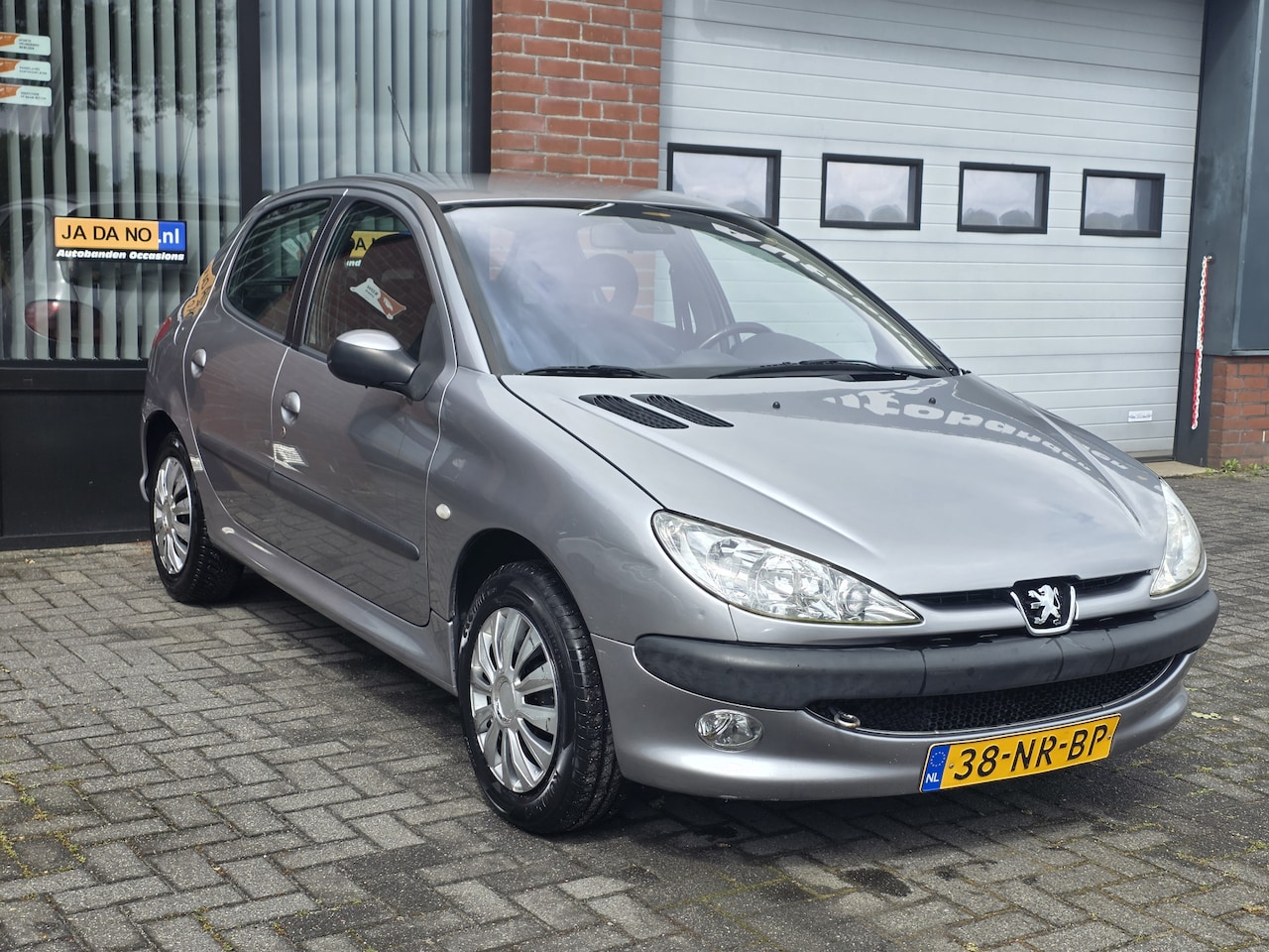 Peugeot 206 - 1.4-16V Gentry Premium Airco/Elec. pakket/Leer/5 Drs - AutoWereld.nl