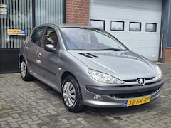 Peugeot 206 - 1.4-16V Gentry Premium Airco/Elec. pakket/Leer/5 Drs