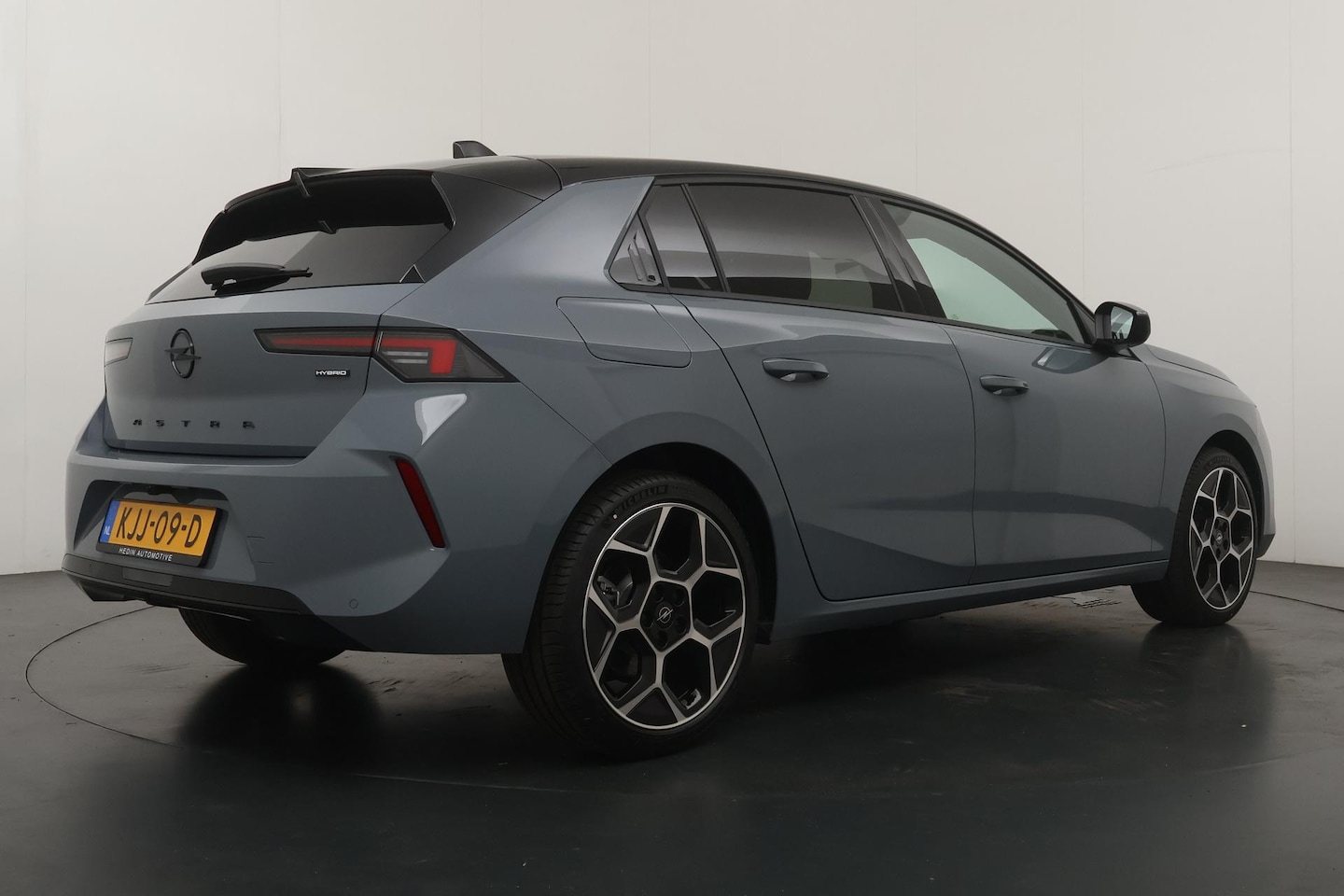 Opel Astra - 1.6 Turbo Plug In Hybrid Ultimate | 18" LM Velgen | AGR stoelen Alcantara | Navigatie | Ca - AutoWereld.nl