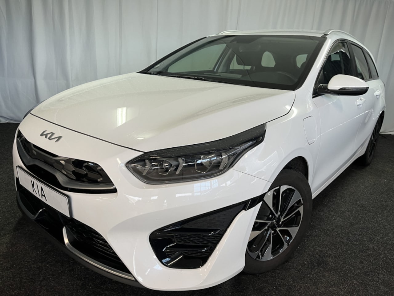 Kia Cee'd Sportswagon - Ceed 1.6 GDI PHEV PLUG-IN DynamicLine 1E EIGN/ECC/APPLE/ADAPTIVE/CAMERA - AutoWereld.nl