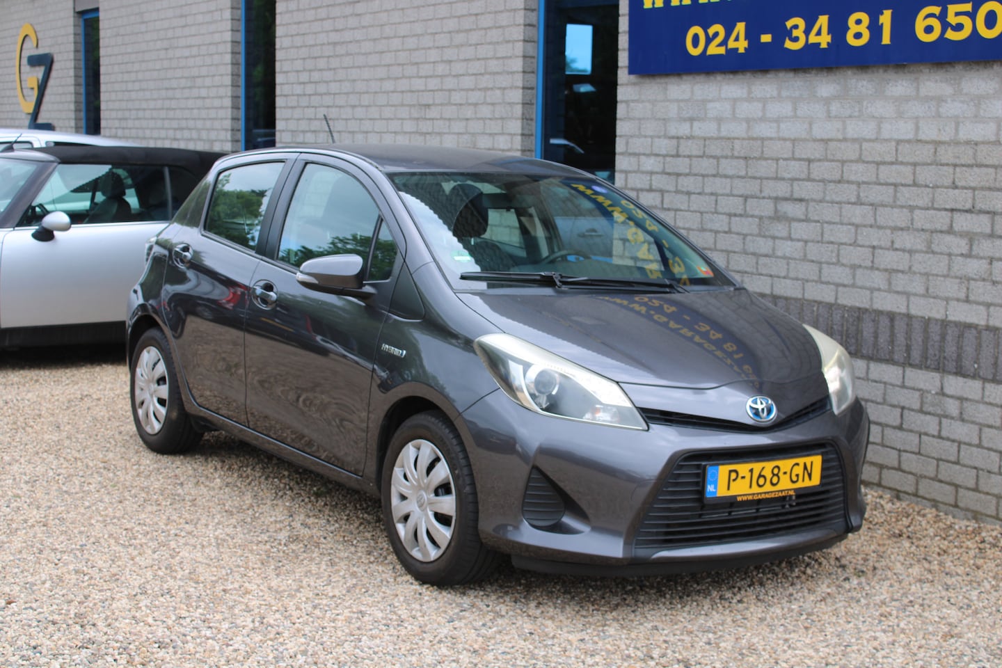 Toyota Yaris - 1.5 Full Hybrid Aspiration Clima Navi Camera - AutoWereld.nl