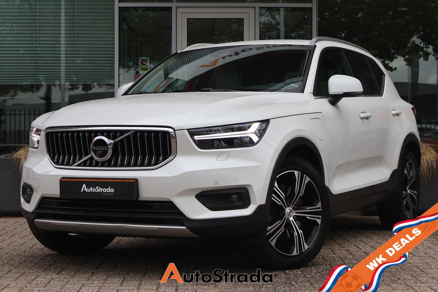 Volvo XC40 - T4 Inscription 211pk | Camera | Stoelverwarming | Navi | LED | Carplay | Keyless - AutoWereld.nl