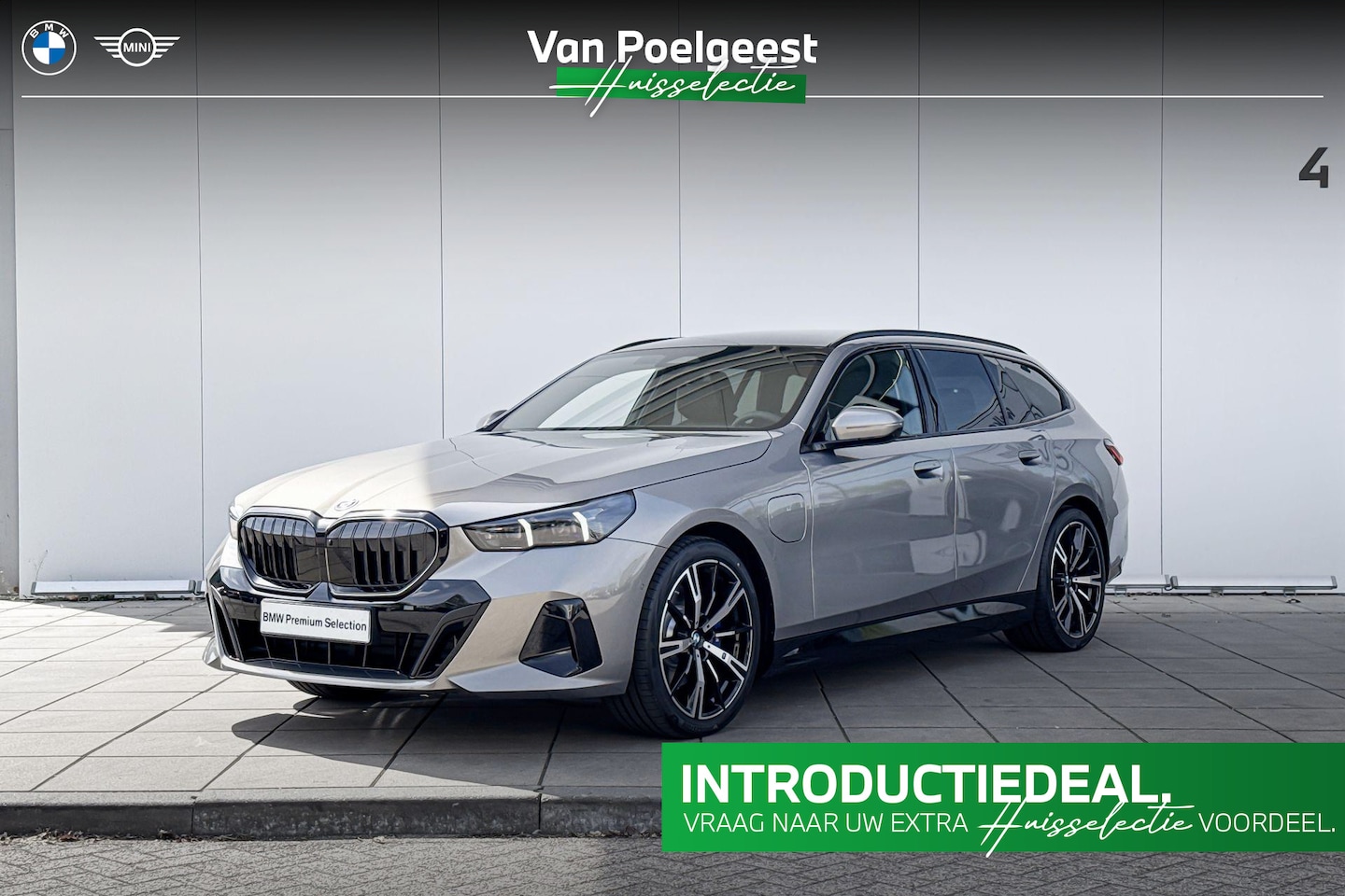 BMW 5-serie Touring - 530e M Sport Edition M-Sport | Trekhaak | Glazen Dak | Driving Assistant Plus | 20 inch | - AutoWereld.nl
