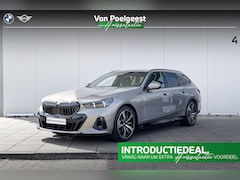 BMW 5-serie Touring - 530e M Sport Edition M-Sport | Trekhaak | Glazen Dak | Driving Assistant Plus | 20 inch |