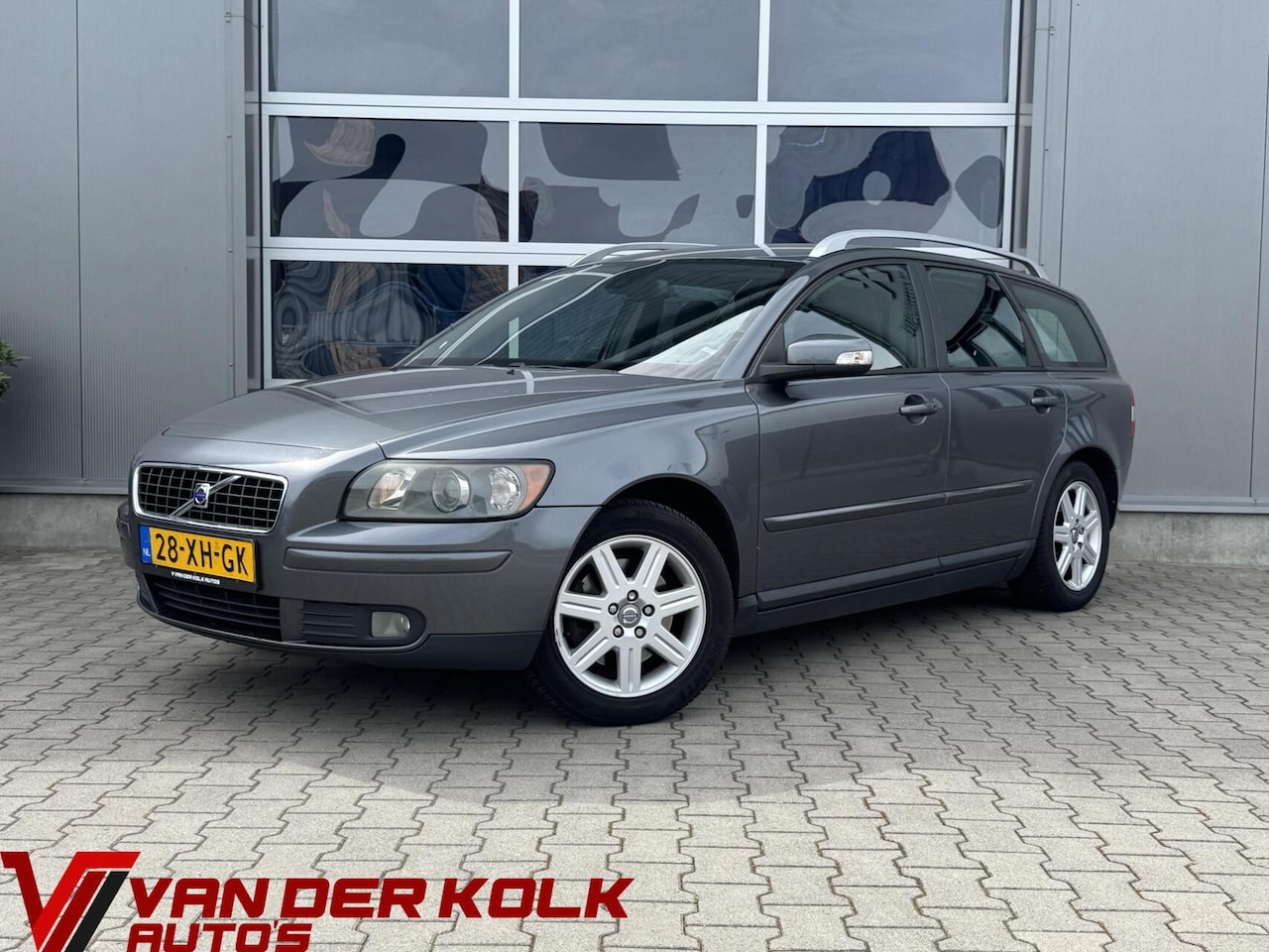 Volvo V50 - 2.4 Edition II Automaat | Cruise | Climate | Sensoren | Trekhaak | Lichtmetaal - AutoWereld.nl