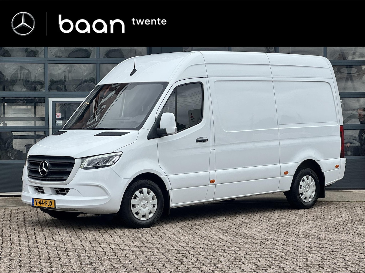 Mercedes-Benz Sprinter - 317 L2H2 | LED | Trekhaak | Standverwarming - AutoWereld.nl