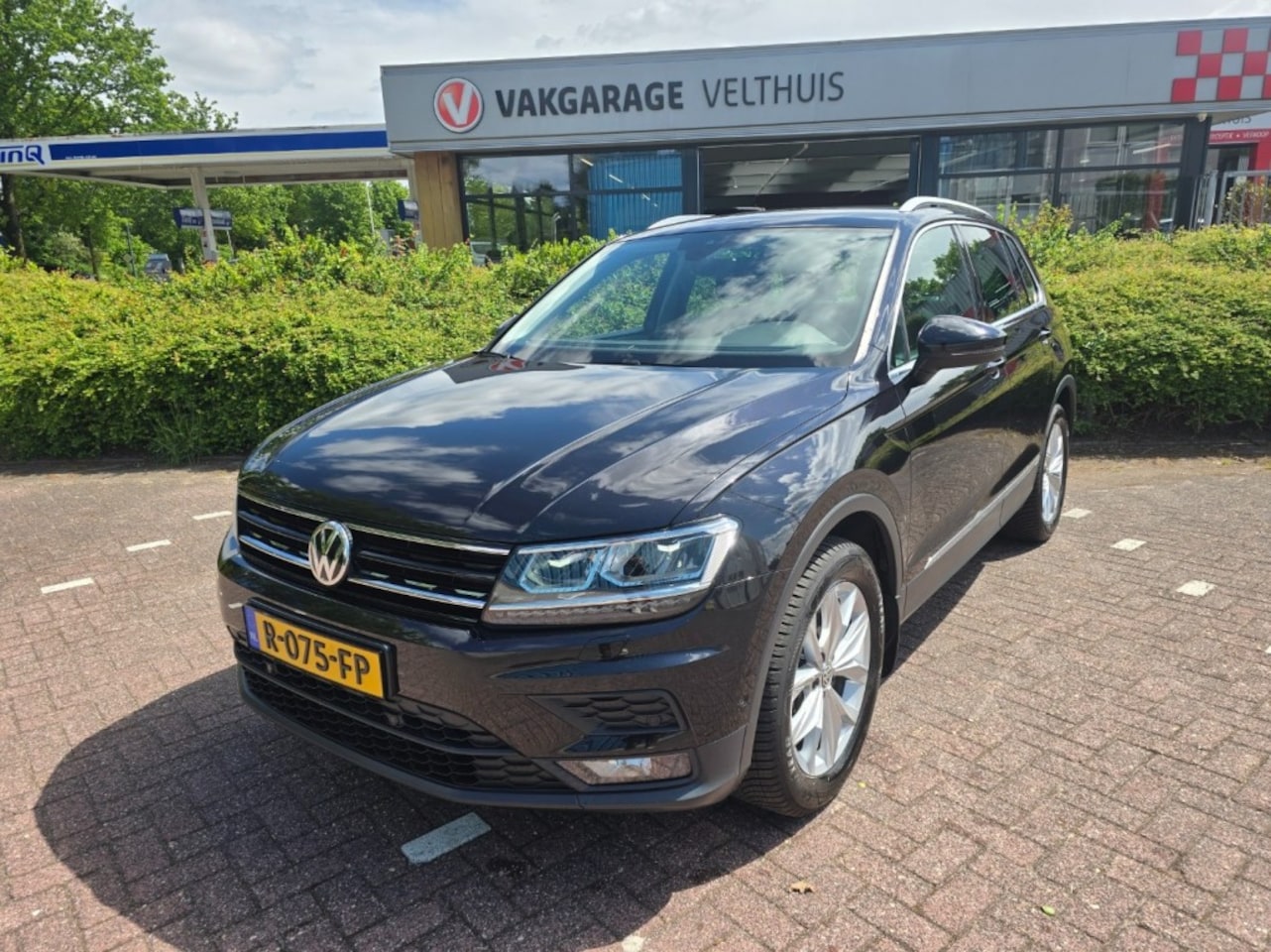 Volkswagen Tiguan - 2.0 4motion Business  190 PK / Trekhaak / Standkachel / stoel-stuur verwarming - AutoWereld.nl