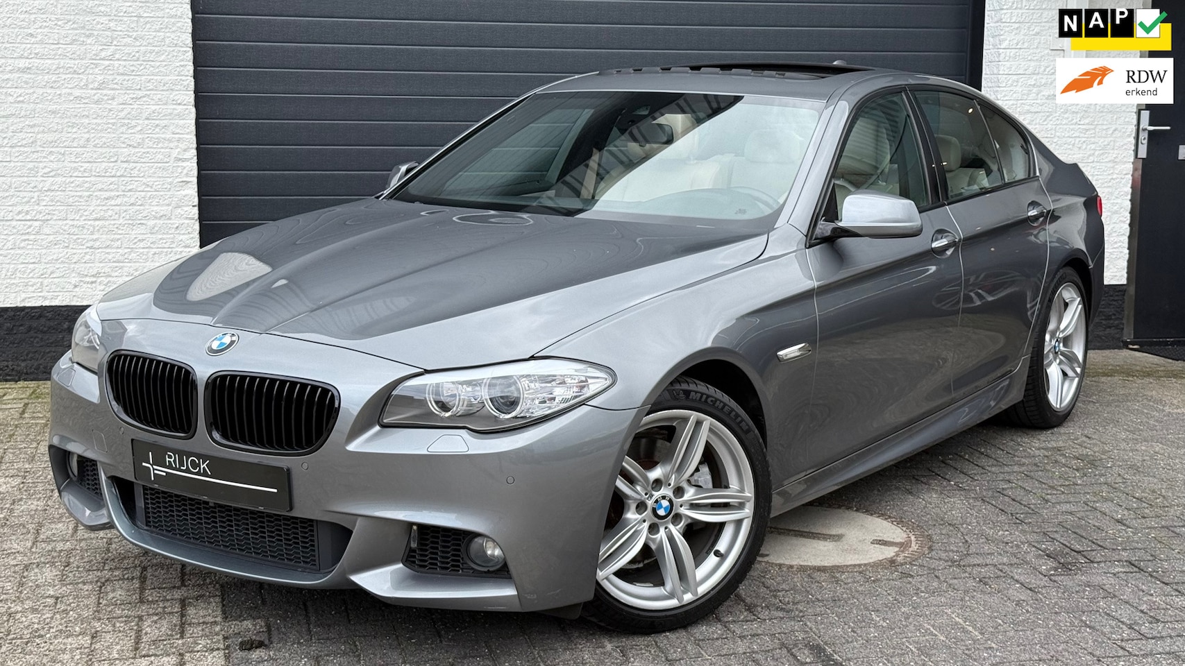 BMW 5-serie - 520i 184pk|M-Pakket|Pano|Leer|19” M-Velgen|NAP|Trekhaak|2013 - AutoWereld.nl