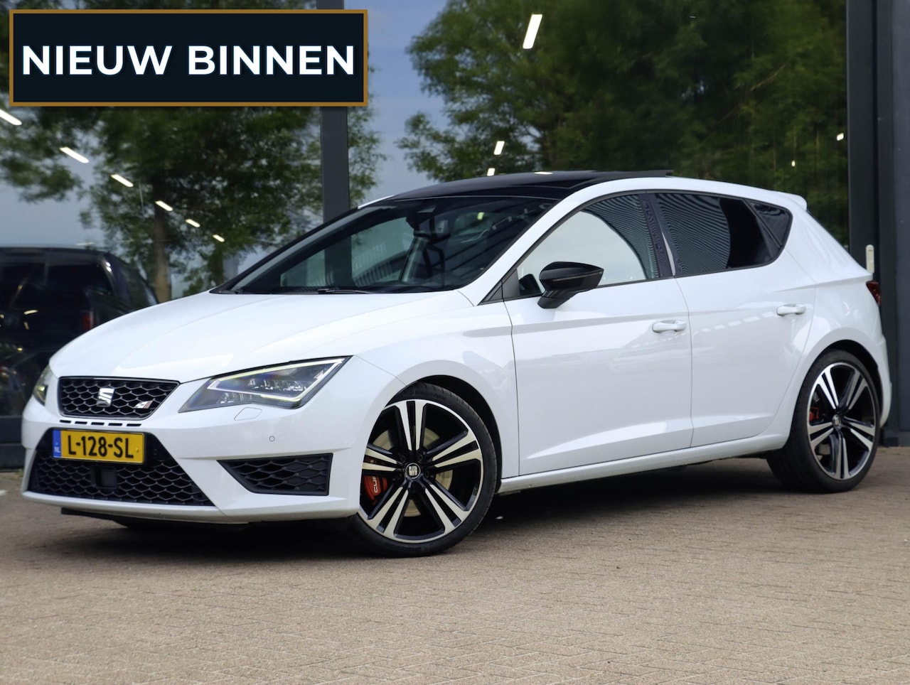 SEAT Leon ST - 2.0 TSI Cupra 280 DSG Pano Camera Leder Sportuitlaat - AutoWereld.nl