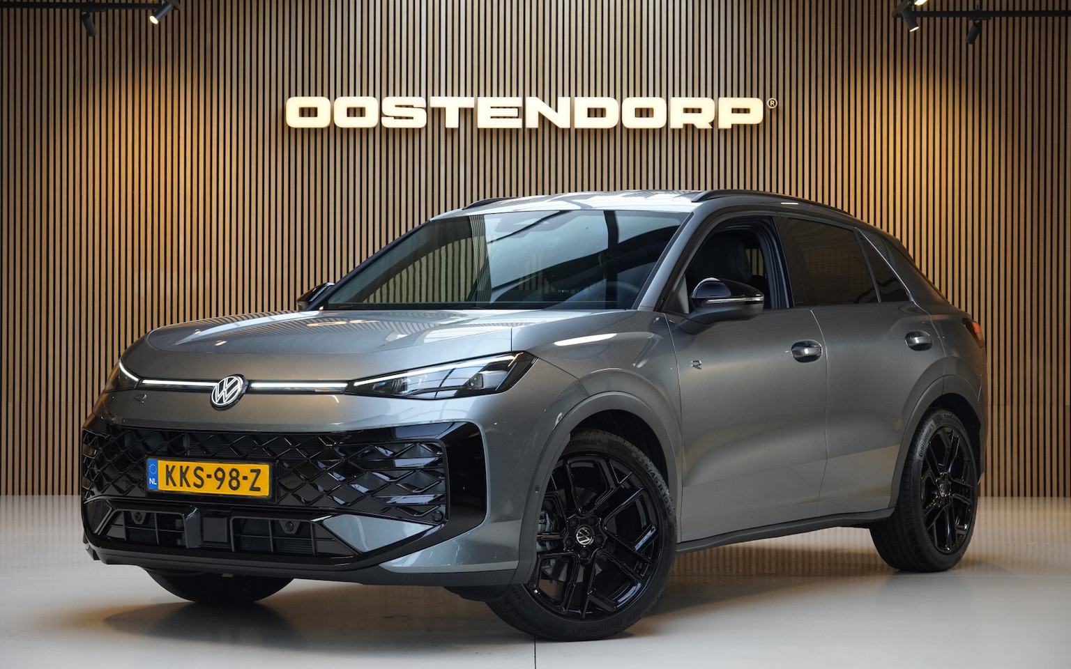 Volkswagen T-Roc - 1.5eTsi/150pk DSG R-Line Blackstyle|2026|Trekhaak|PDC+Camera|19"York Black|Keyless|Matrix- - AutoWereld.nl
