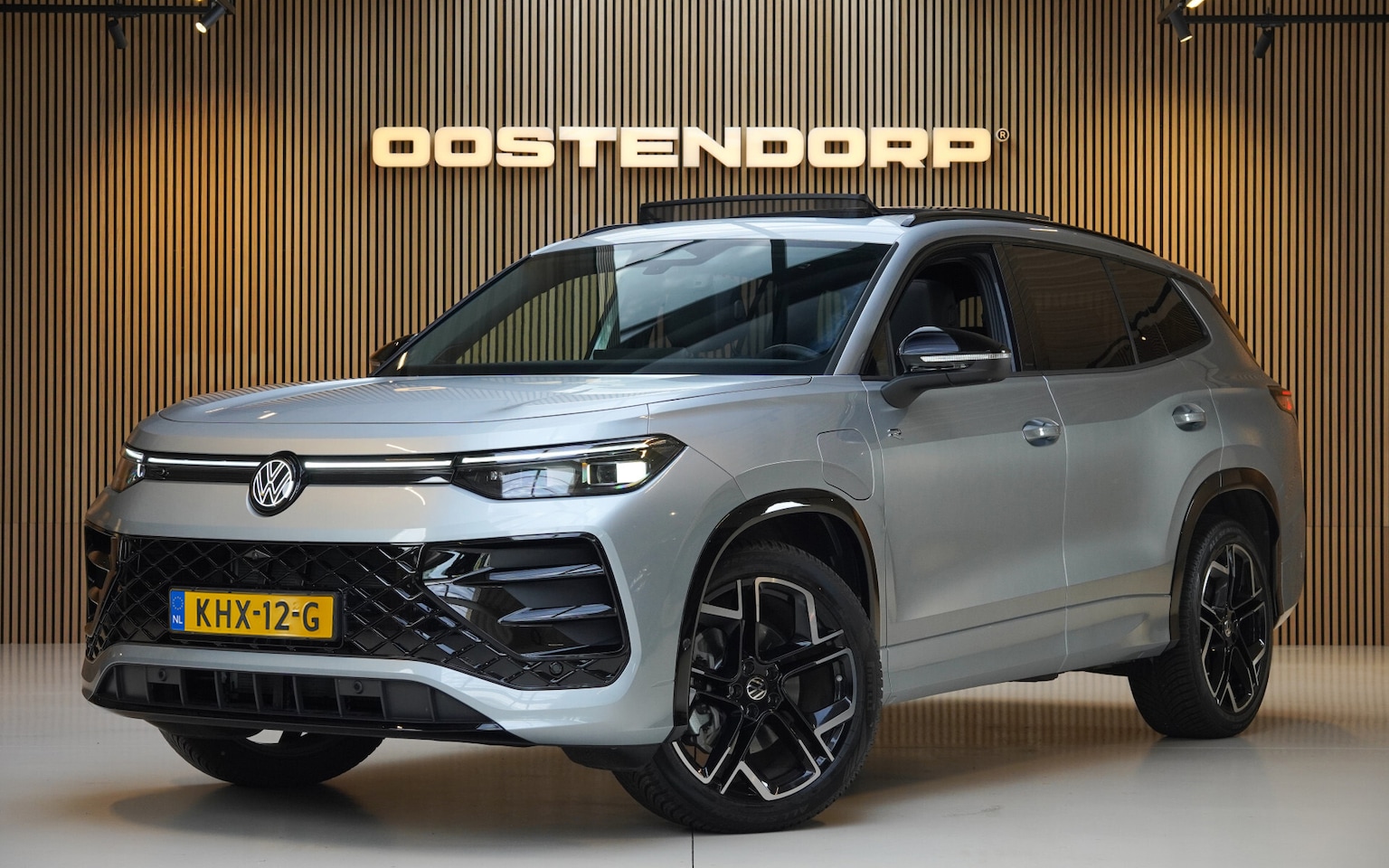 Volkswagen Tayron - 1.5eHybrid/204pk R-Line Blackstyle|2025|Leder|Panoramadak|HarmanKardon|Navi Pro|Stoelventi - AutoWereld.nl