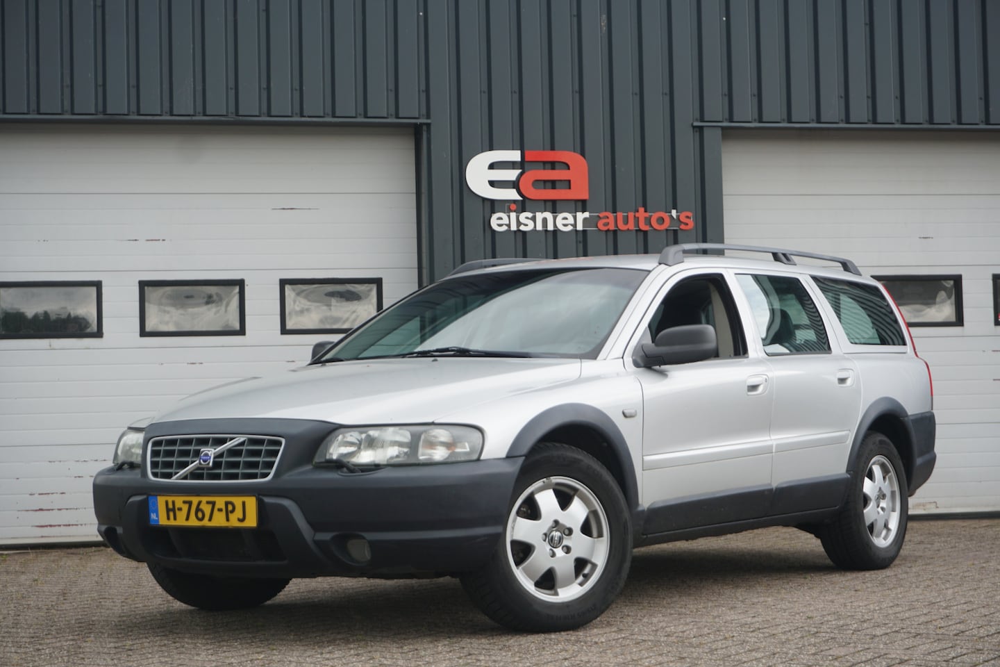 Volvo XC70 - 2.5 T Comfort Line | TREKHAAK | STOELVERWARMING | NAVI | - AutoWereld.nl
