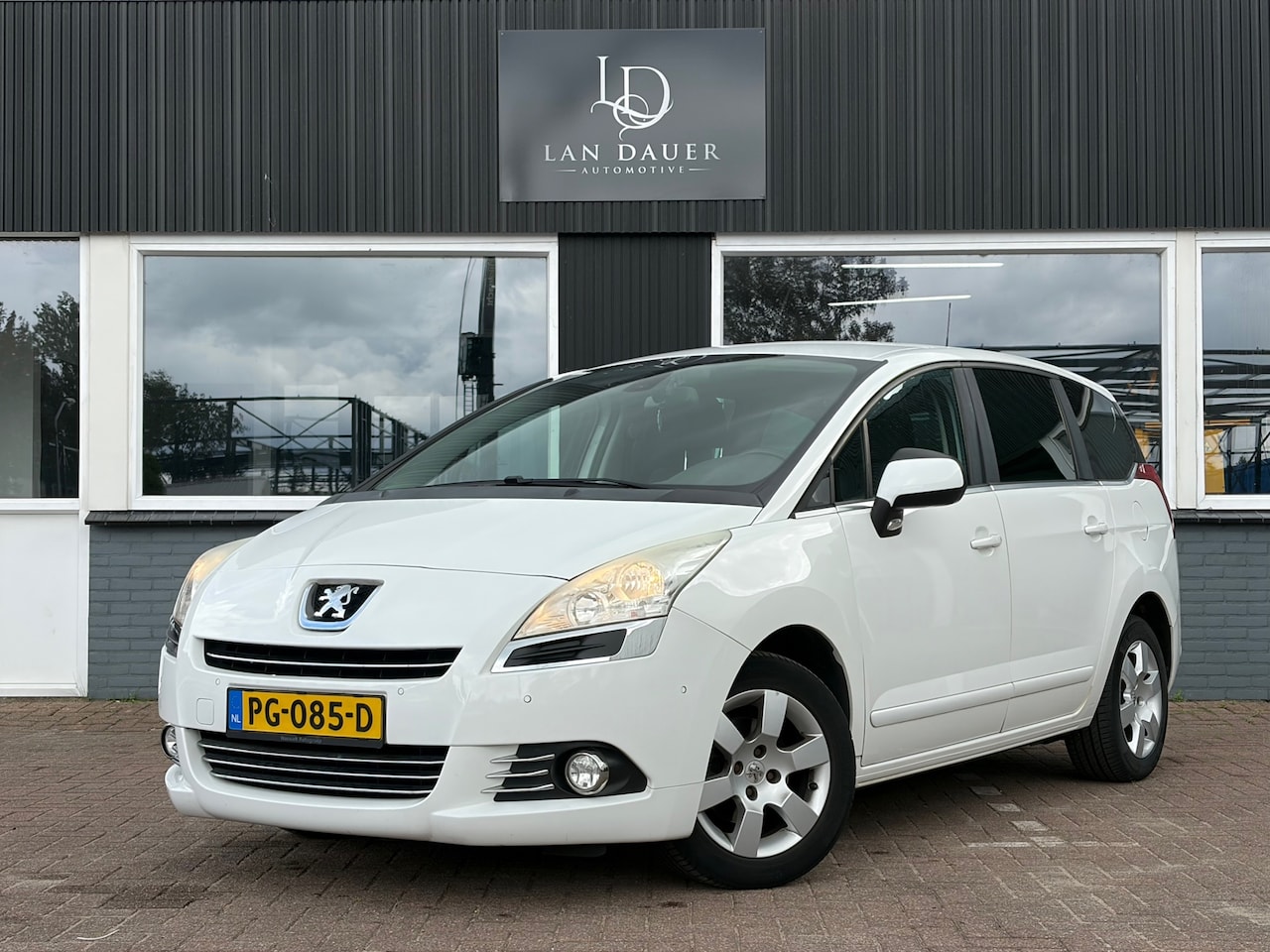 Peugeot 5008 - 1.6 VTi Active 5p / Nieuwe APK / Trekhaak - AutoWereld.nl