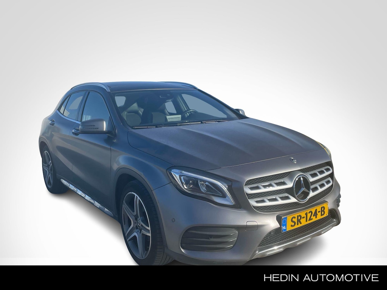 Mercedes-Benz GLA-Klasse - GLA 180 Automaat Business Solution AMG | Designo | Panoramadak | LED | Stoelverwarming | P - AutoWereld.nl