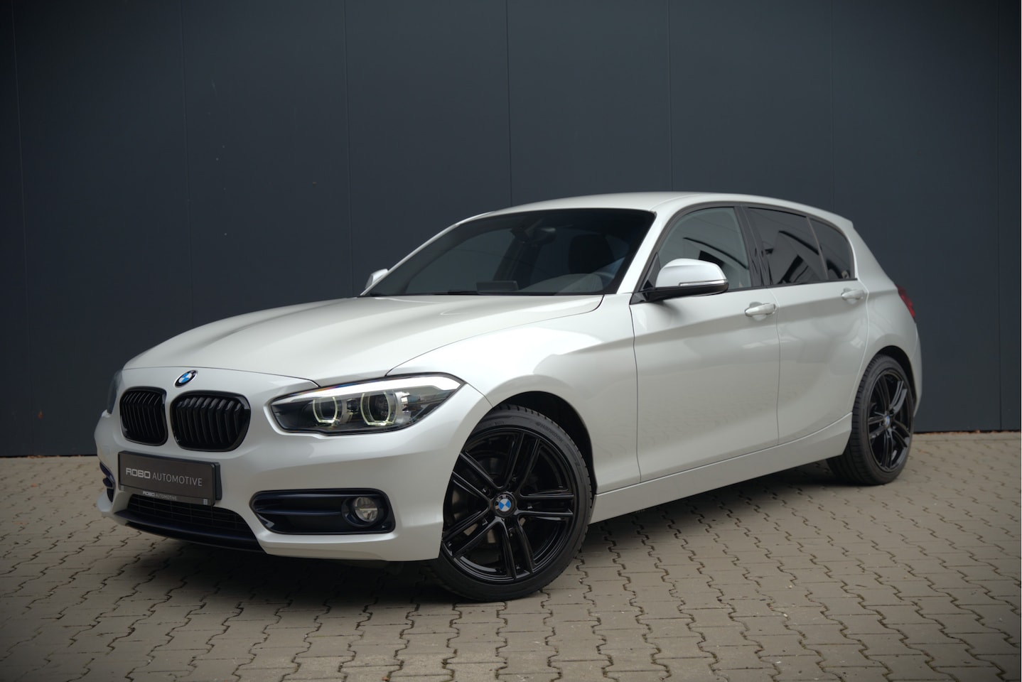 BMW 1-serie - 118i Sport Line Edition | Stoelverwarming | Cruise Control | Parkeersensoren | Navigatie | - AutoWereld.nl