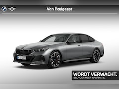 BMW i5 - Sedan eDrive40 84 kWh | M-Sport Pro | Bowers & Wilkins | Trekhaak | Panoramadak | Driving