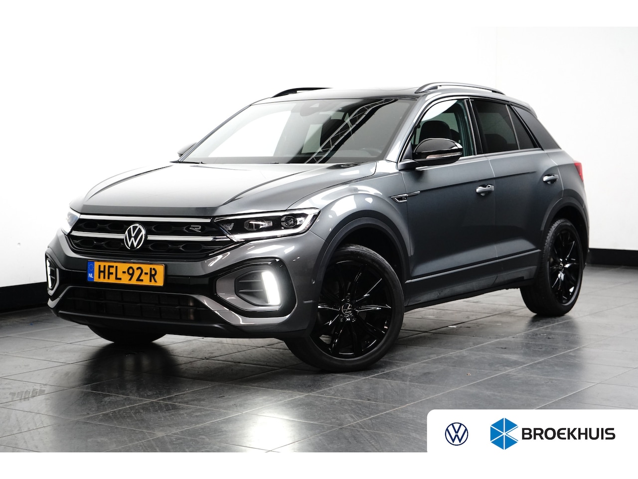 Volkswagen T-Roc - 1.5 TSI 150PK DSG-7 R-Line | PANORAMADAK | NAVIGATIE | CAMERA | BLACK STYLE | ELEKTR. A KL - AutoWereld.nl