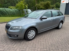 Skoda Octavia Combi - 1.4 TSI Greentech Ambition/CLIMA/CRUISE/HALFLEDER/PARKEERHULP/TREKHAAK/BLUETOOTH