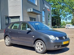 Volkswagen Polo - 1.4-16V Highline 5 deurs 75 pk