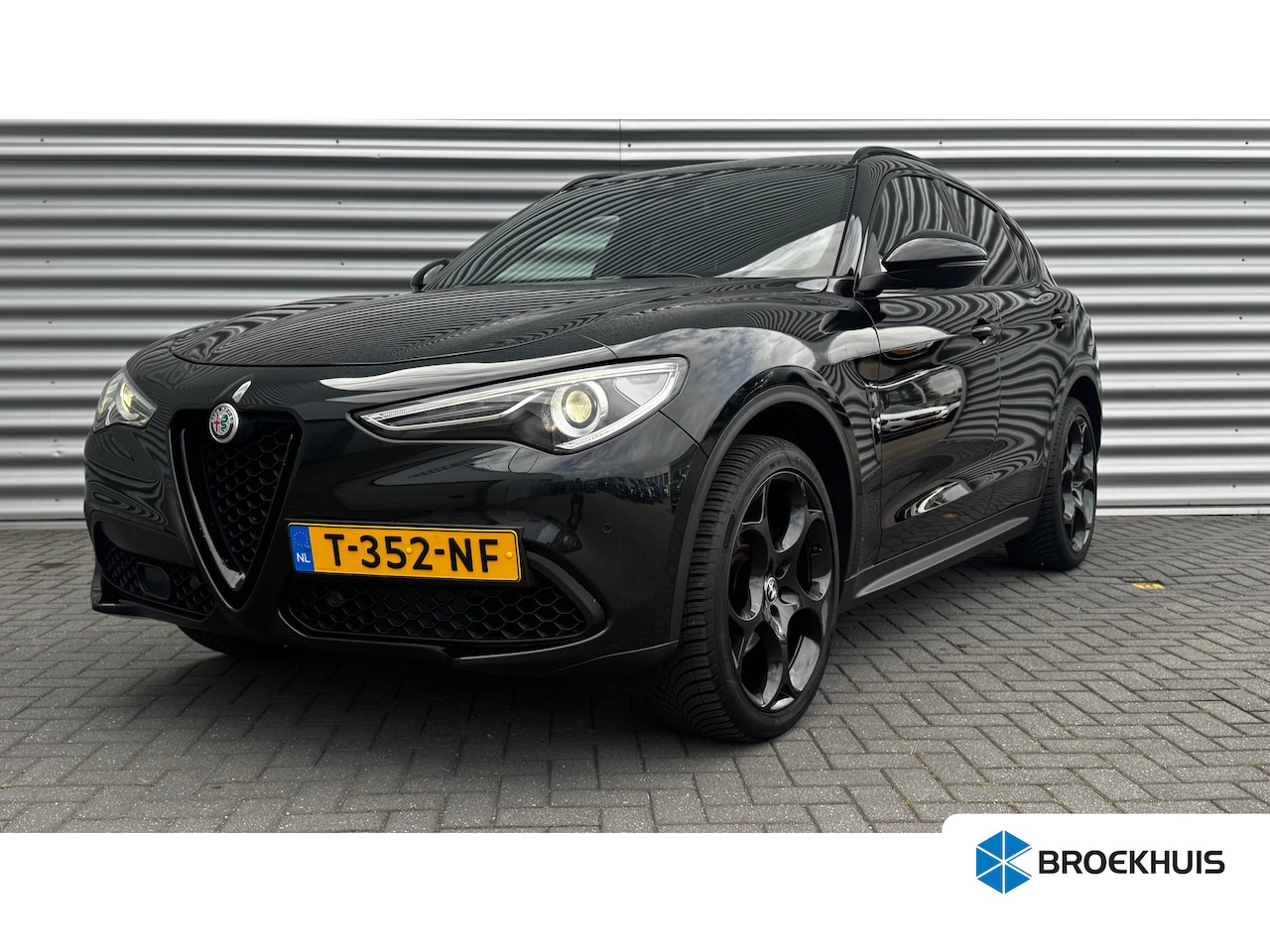 Alfa Romeo Stelvio - 2.0T AWD 280PK B-TECH / NAVI / LEDER / CLIMA / FULL-LED / PDC / CAMERA / 20" LMV / ADAPT. - AutoWereld.nl