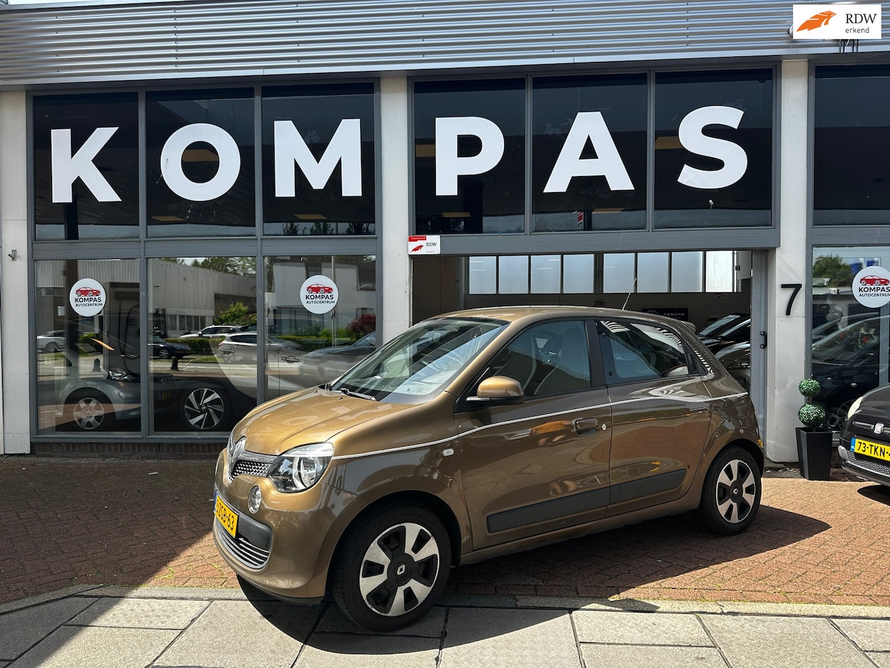 Renault Twingo - 1.0 SCe Expression |AIRCO|APK27|Nw.Koppeling|Bluetooth|Cruise|USB|NAP|Multif.Stuurwiel| - AutoWereld.nl