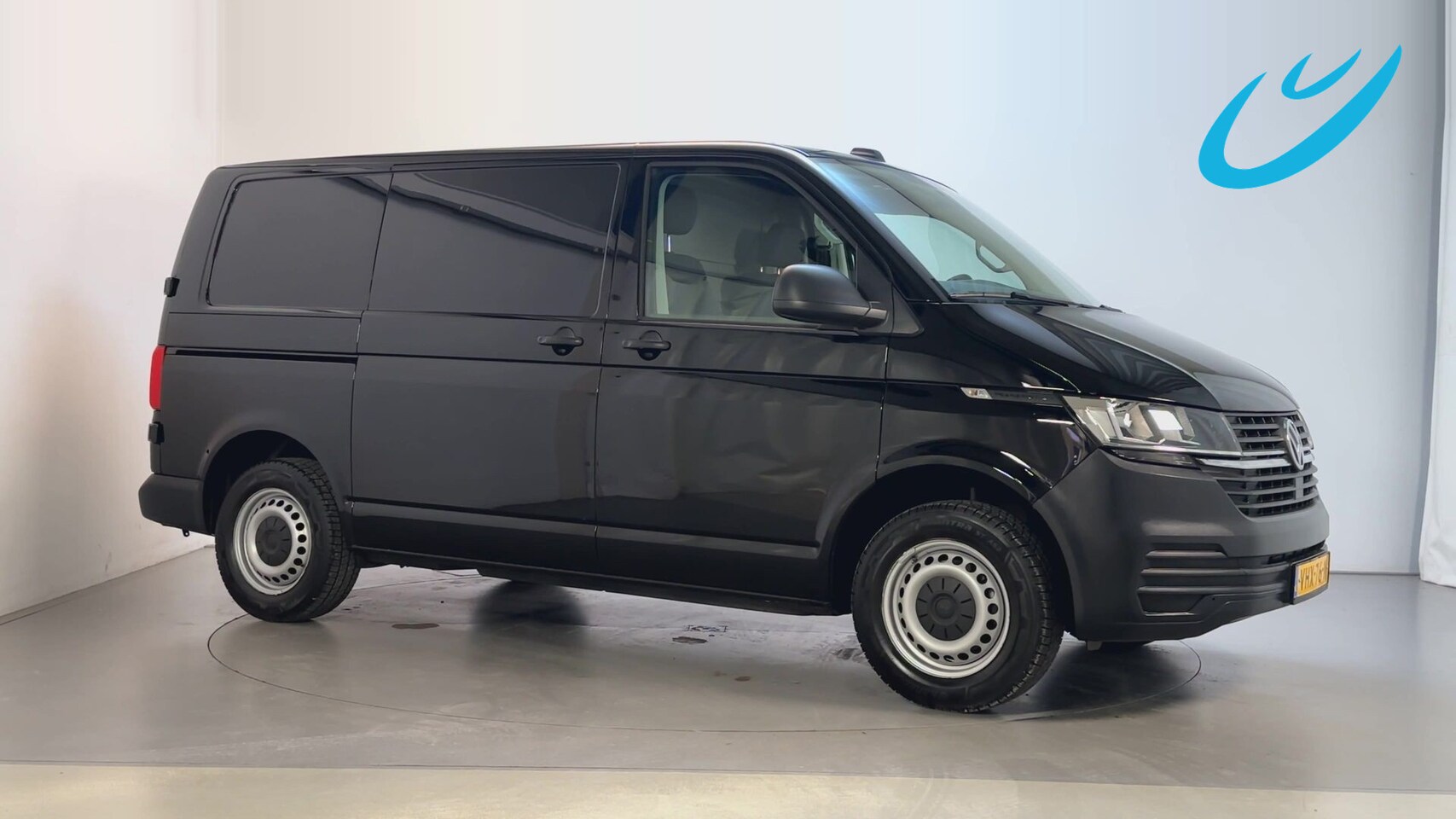 Volkswagen Transporter - 2.0 TDI 110pk L1H1 Trekhaak Cruise Control Navigatie DAB+ - AutoWereld.nl