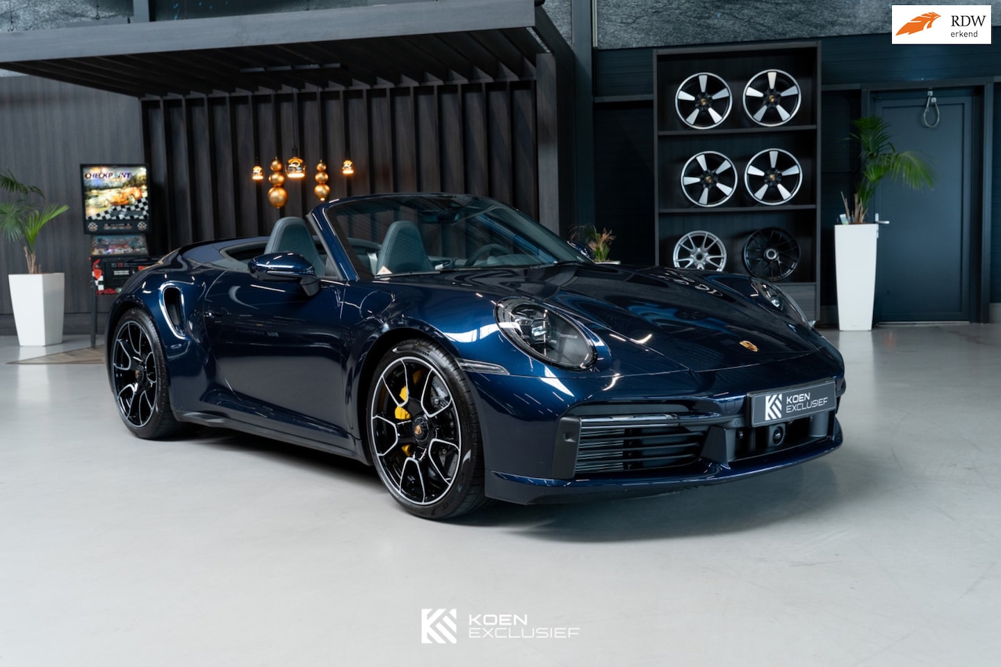 Porsche 911 Cabrio - 992 3.8 Turbo S (2022, NL) lift, Burmester, extra leder, Blue Eye en lasershield - AutoWereld.nl