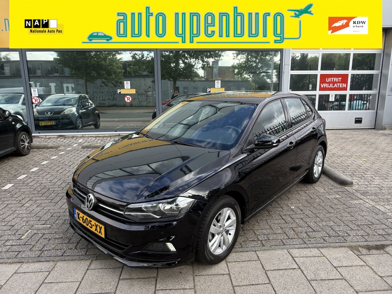 Volkswagen Polo - 1.0 TSI Comfortline Business * 69.575 Km * Parkeersensoren * 5-Deurs * LM Velgen * AIRCO * - AutoWereld.nl