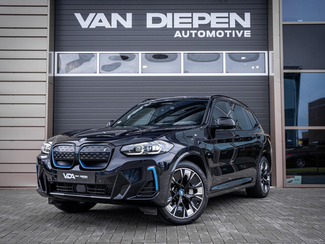 BMW iX3 - Executive 80 kWh M-Sport - 94 SOH l Pano l HUD l Trekh. l 360cam - AutoWereld.nl
