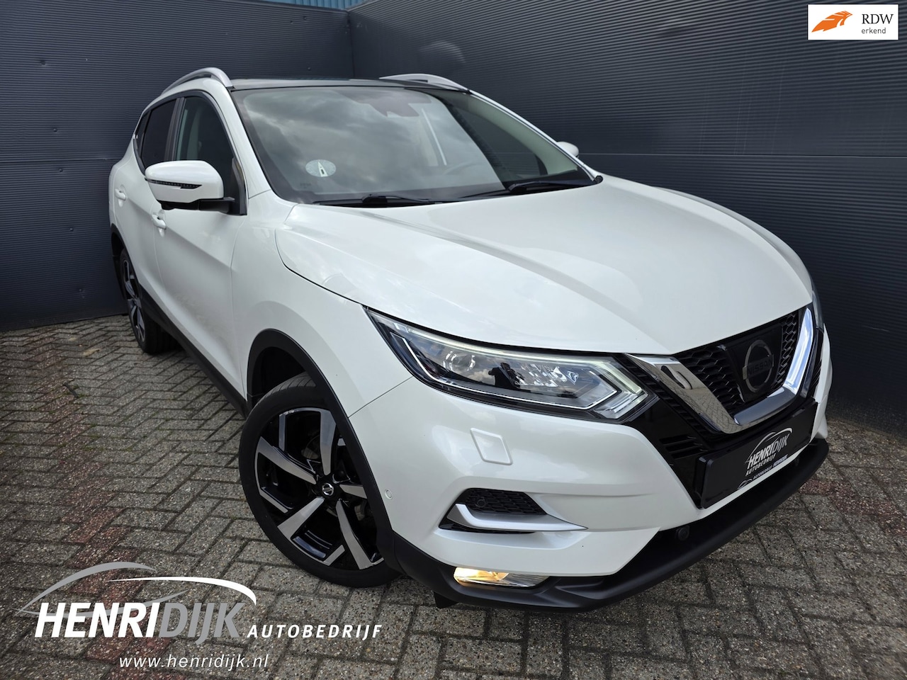 Nissan Qashqai - 1.2 Tekna + Trekhaak / 360 Camera / Pano / Navi / Clima / Cruise / LMV - AutoWereld.nl