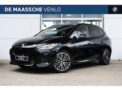 BMW 2-serie Active Tourer - 225e xDrive M Sport Automaat / Panoramadak / Trekhaak / Sportstoelen / Head-Up / Adaptieve