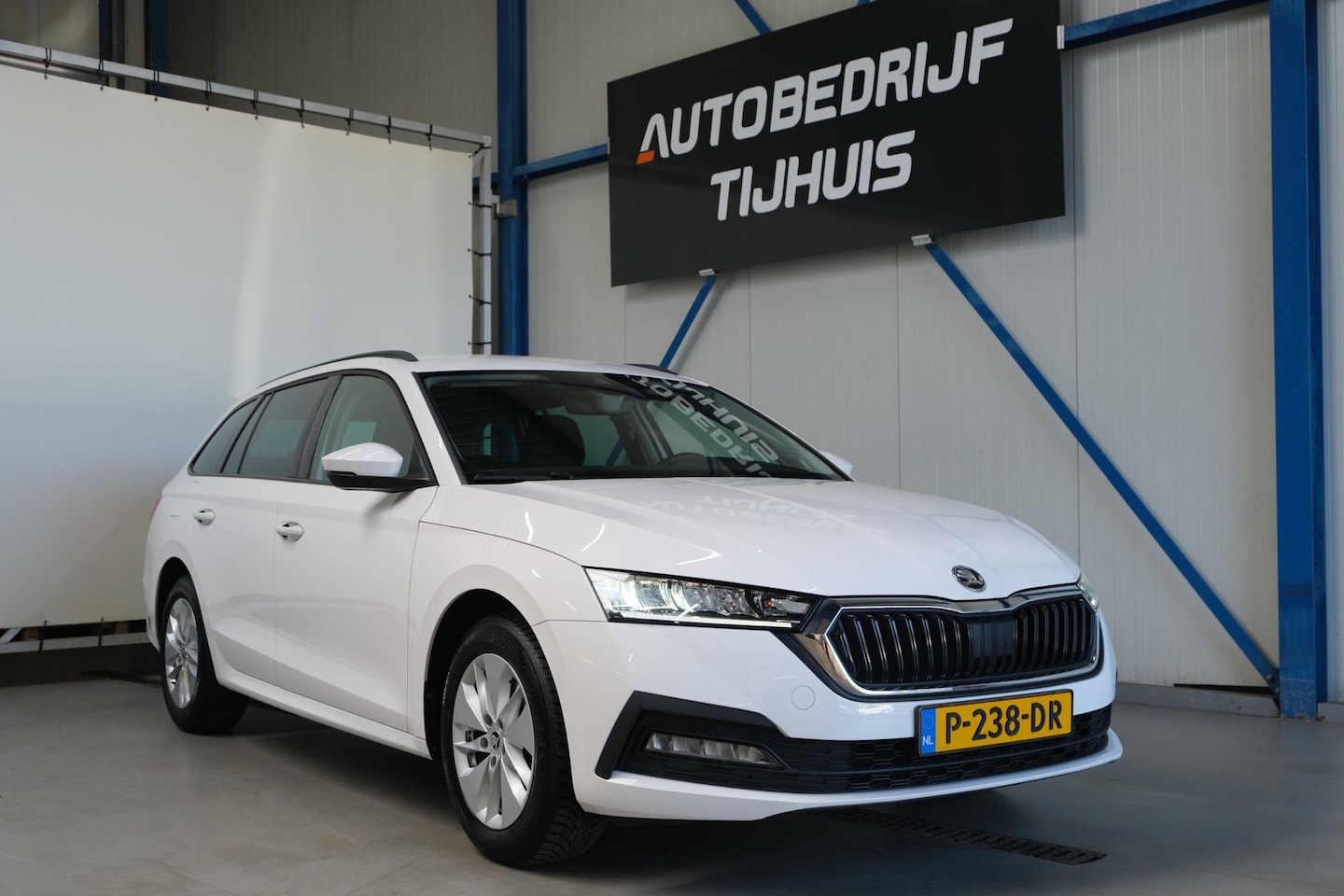 Skoda Octavia Combi - 1.0 TSI Ambition - N.A.P. Airco, Cruise, Navi, PDC, Carplay, Virtual Display, Trekhaak. - AutoWereld.nl