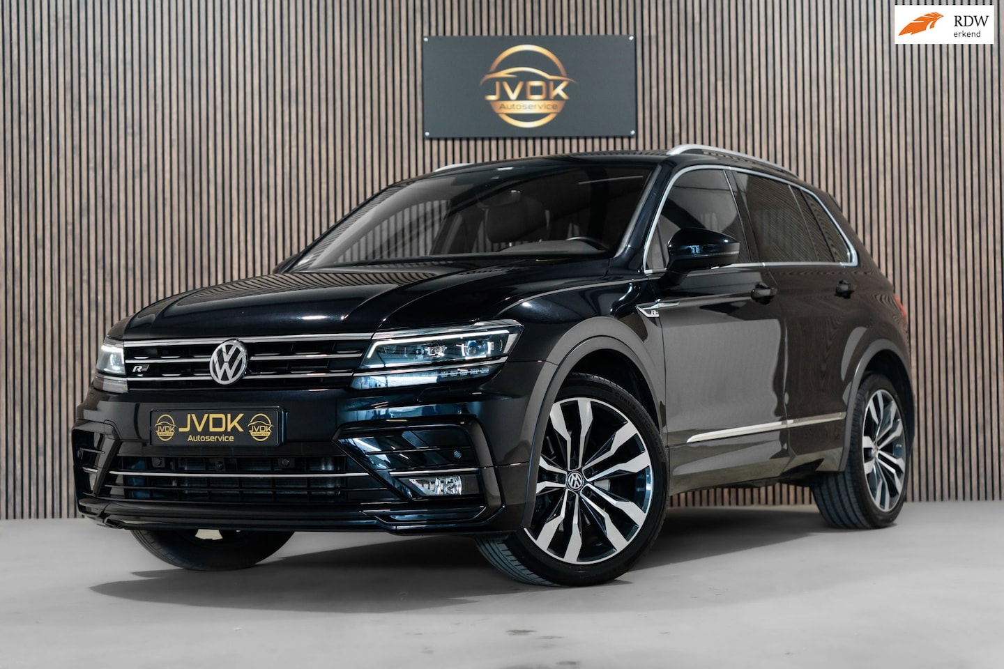Volkswagen Tiguan - 2.0 TSI 4Motion DSG R-Line Pano Navi Camera Leder 220pk - AutoWereld.nl