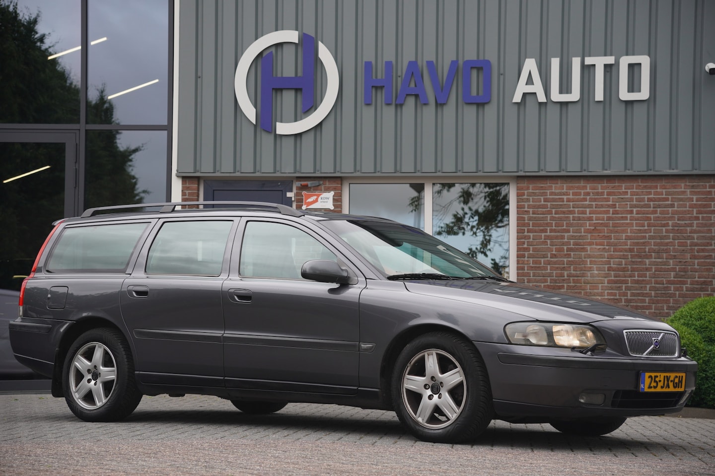 Volvo V70 - 2.4 D5 Geartronic Comfort Line 2.4 D5 Geartronic Comfort Line, TREKHAAK, NAP, CLIMATE CONTROL - AutoWereld.nl