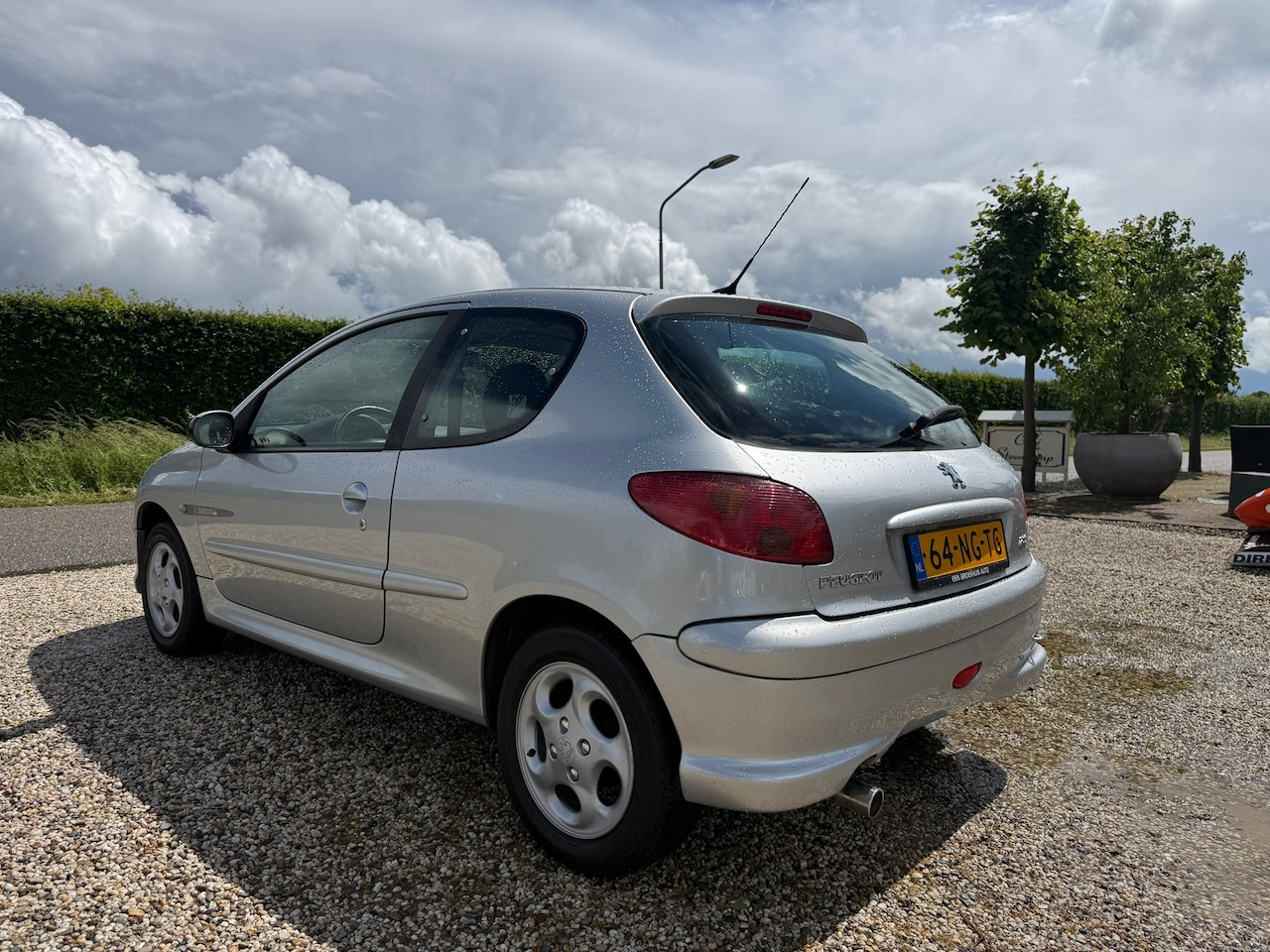 Peugeot 206 - 1.4 Quiksilver Nieuwe APK |LM - AutoWereld.nl