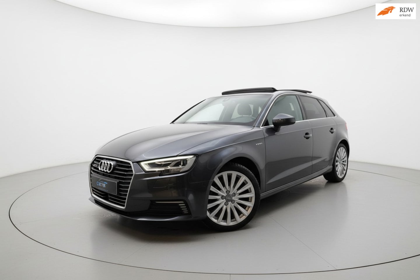 Audi A3 Sportback - 1.4 e-tron 3x S LINE PANO VIRTUAL PDC ACC - AutoWereld.nl