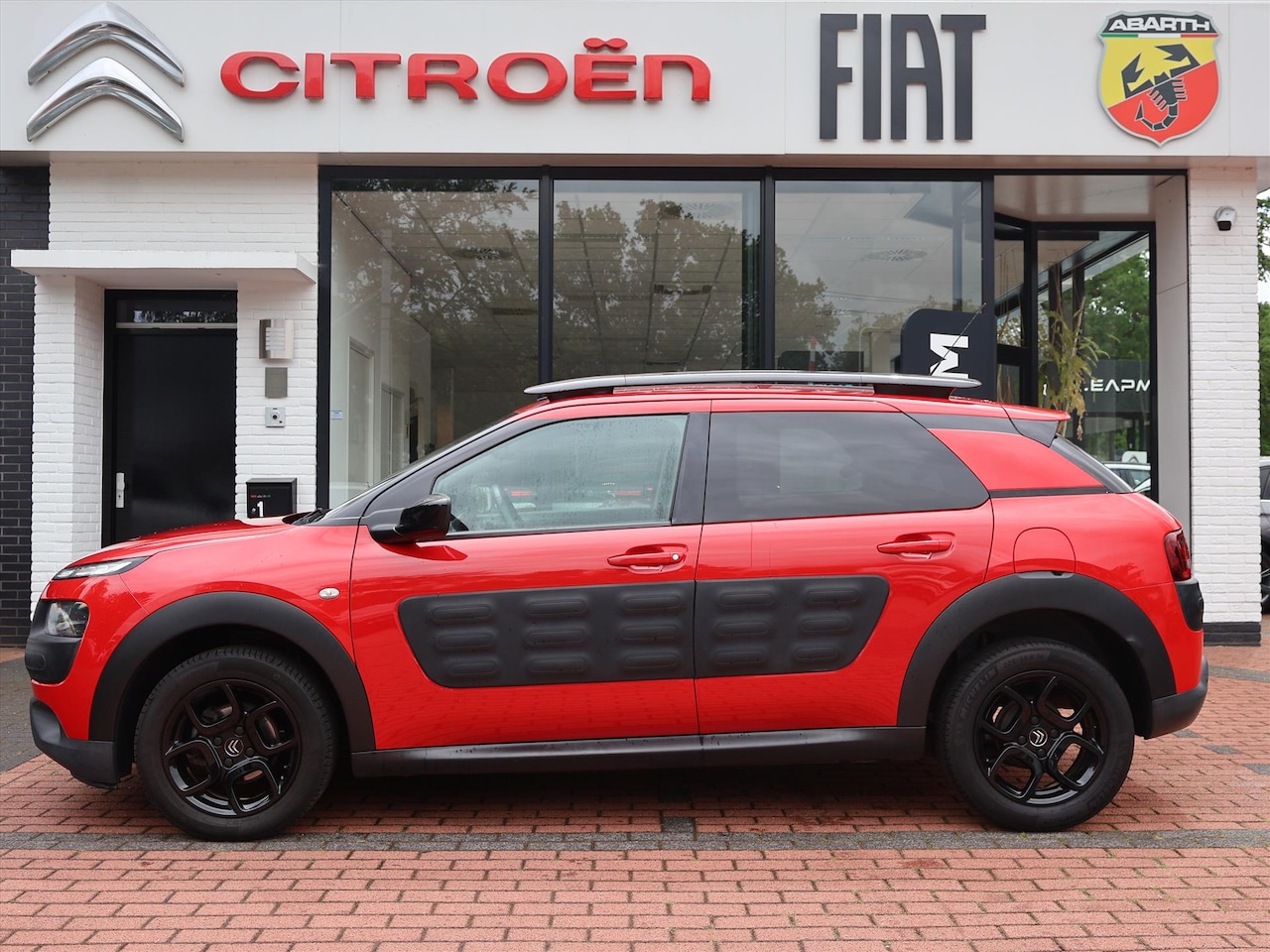 Citroën C4 Cactus - PureTech 82PK Airdream ETG5 Automaat Shine, Rijklaarprijs | Navigatie | Camera | Parkeerse - AutoWereld.nl