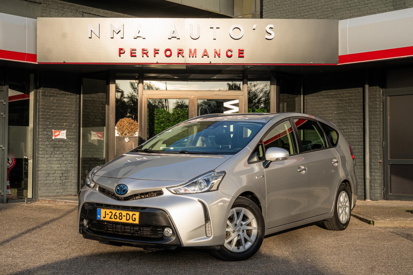 Toyota Prius - 1.8 Active 7 ZITS / NL AUTO / KEYLESS & GO / DEALER ONDERHOUDEN - AutoWereld.nl