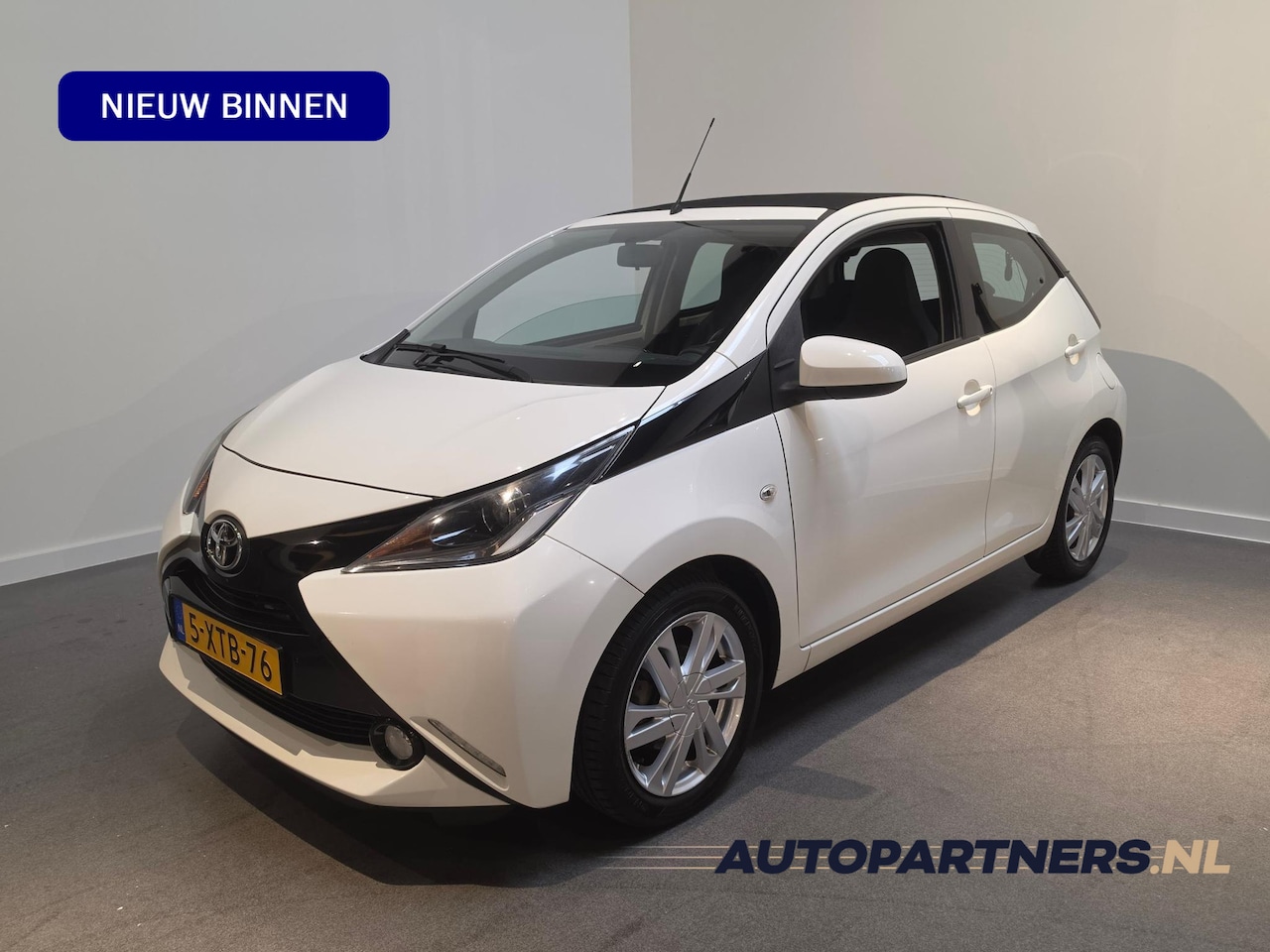 Toyota Aygo - 1.0 VVT-i x-wave Cabrio schuifdak - Halfleder- Achteruitrijcamera - Cruise - Airco - AutoWereld.nl