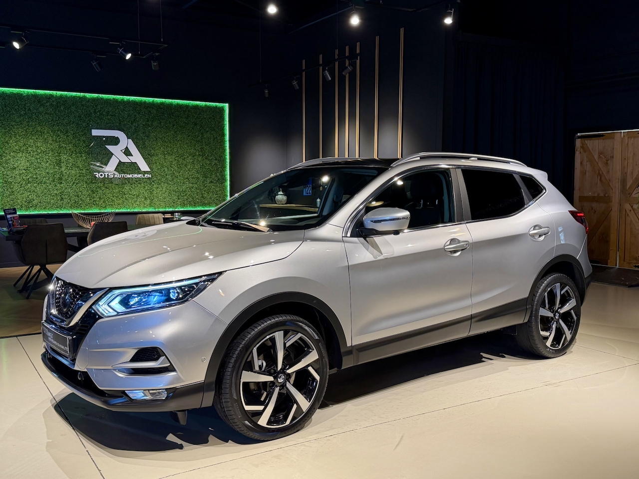 Nissan Qashqai - 1.2 Tekna Panodak|LED|Navi|Keyles|Cruis Grijs - AutoWereld.nl