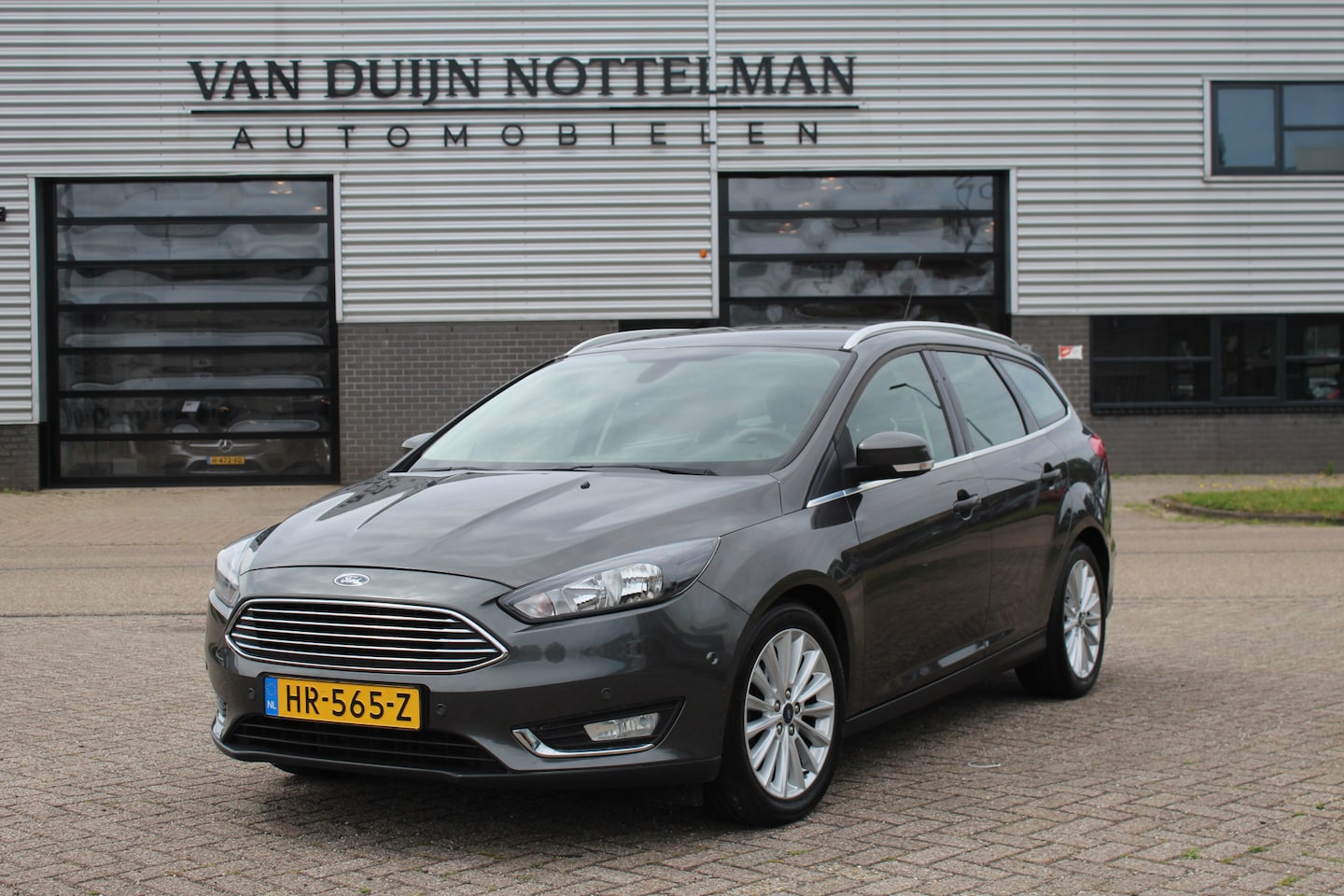 Ford Focus Wagon - 1.0 Titanium Edition / Navigatie / Cruise / Trekhaak / N.A.P. - AutoWereld.nl