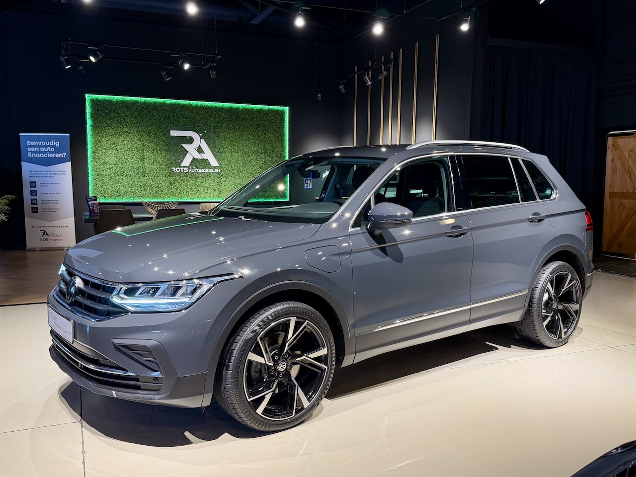 Volkswagen Tiguan - 1.4 TSI eHybrid Life Led|Navi|ACC|Carplay|Virtueel - AutoWereld.nl
