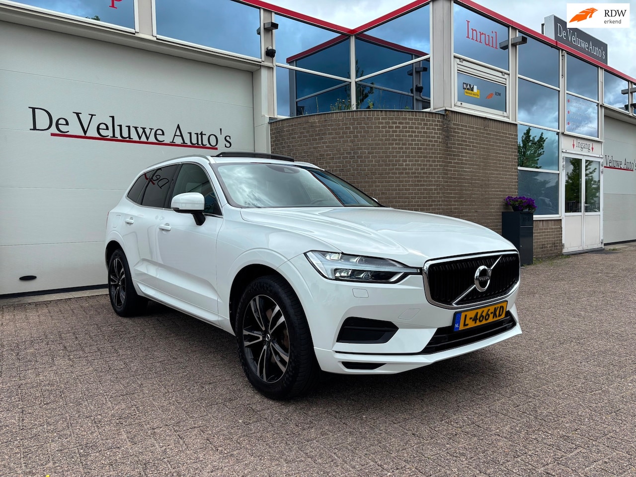 Volvo XC60 - 2.0 D4 AWD 190PK|Pano|Trekhaak|PDC|LED - AutoWereld.nl