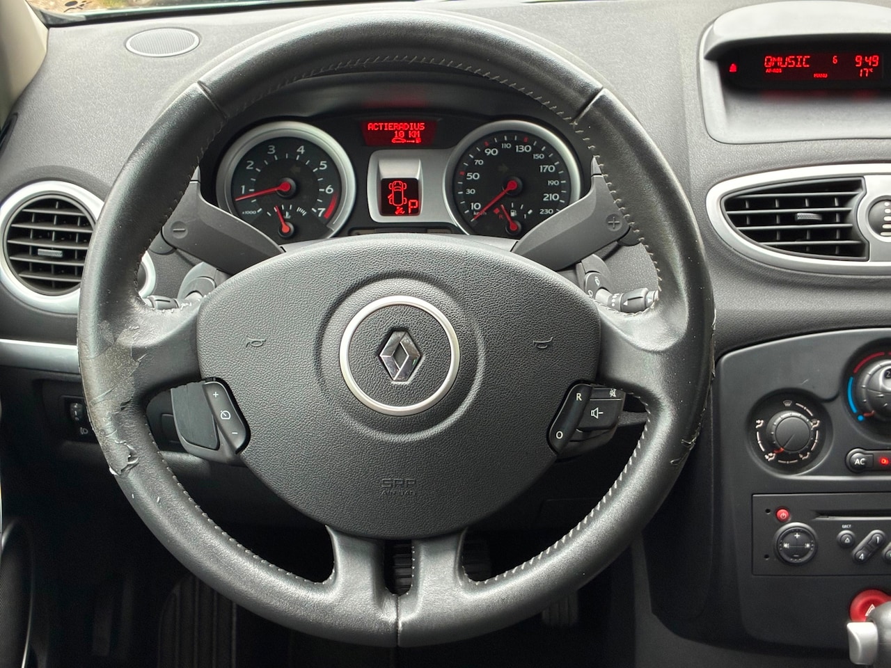 Renault Clio - 1.6-16V Dynamique|Automaat|CruiseControl|Airco|Trekhaak - AutoWereld.nl