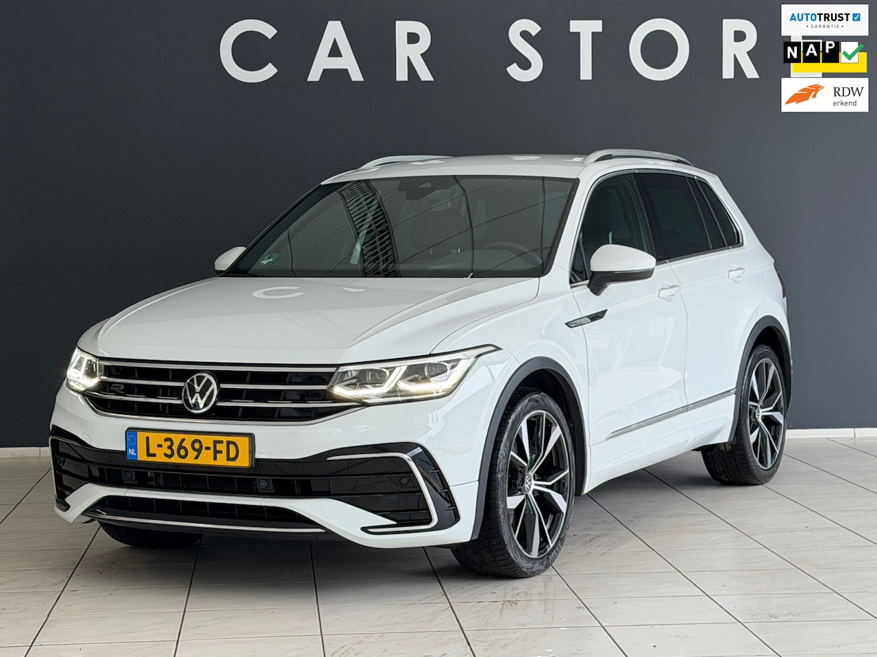Volkswagen Tiguan - 1.5 TSI R-Line Business+ Eerste eigenaar Dealer onderhouden - AutoWereld.nl
