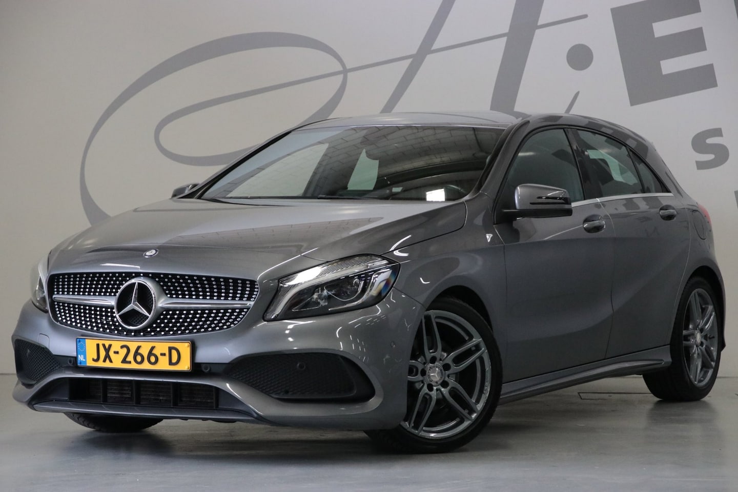 Mercedes-Benz A-klasse - 180 AMG-styling/NAP/ Origineel NL - AutoWereld.nl