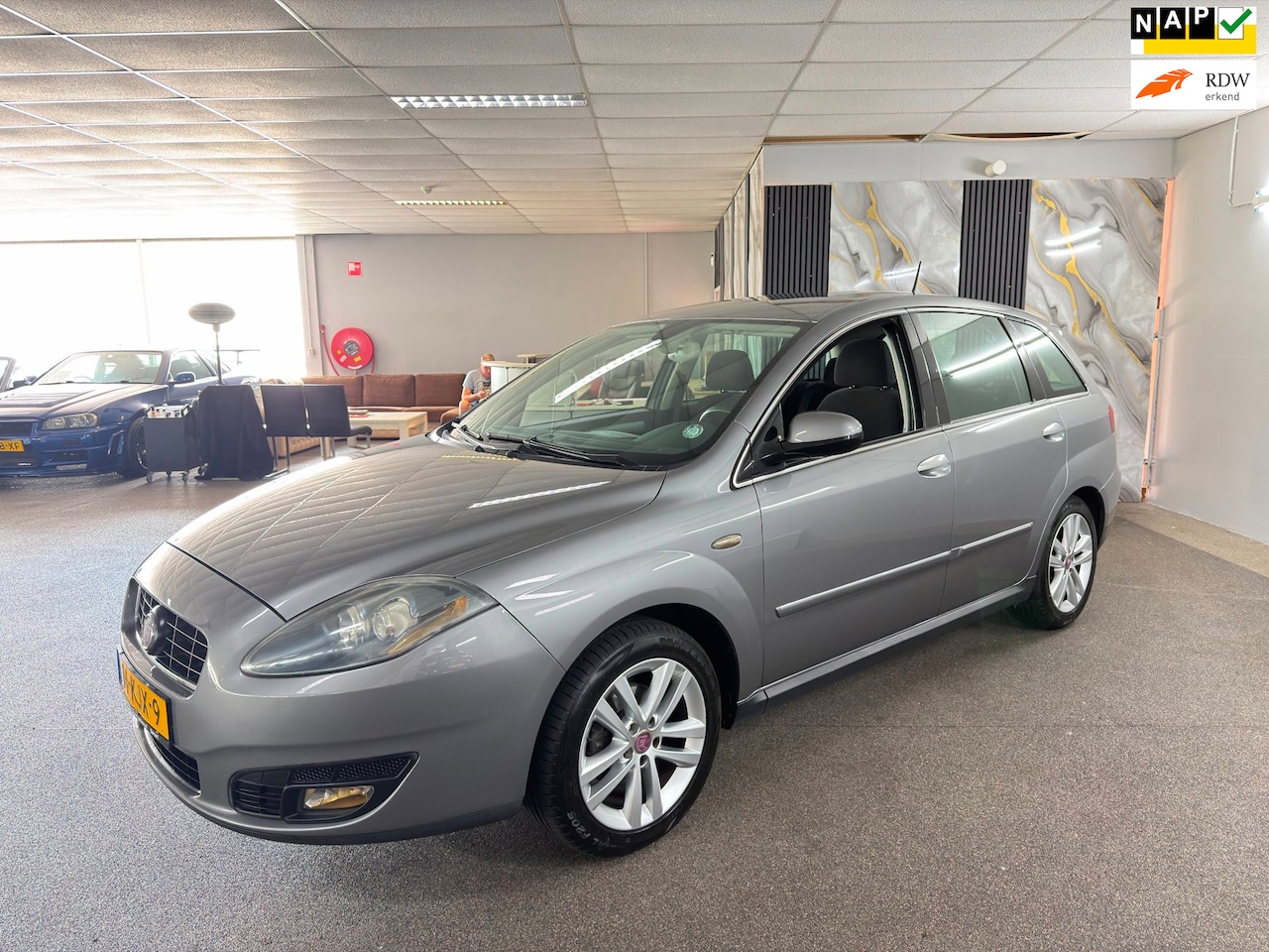 Fiat Croma - 2.2 16V Corporate Apk Nieuw,Cruise,Clima,Parksensoren,N.A.P,Lm velgen,Trekhaak,2 sleutels, - AutoWereld.nl