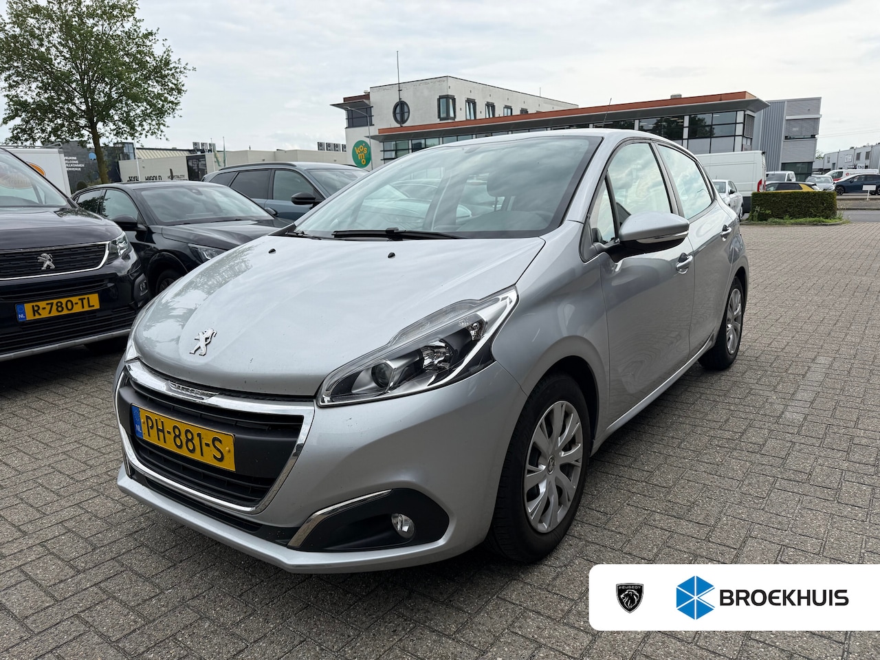 Peugeot 208 - 1.2 PureTech Blue Lion | Navi | Cruise | Parkeersensor achter |  DAB | LED | Bluetooth | - AutoWereld.nl